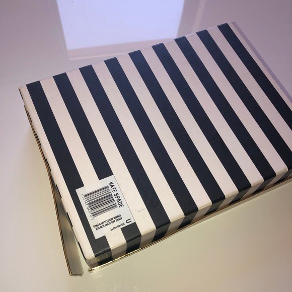 Kate Spade Bow Beanie & Tech Friendly Gloves Set - Picture 8 of 8